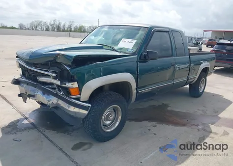1998 Chevrolet C1500 Fleetside z USA, uszkodzony, nr VIN 2GCEC19R3W1169723